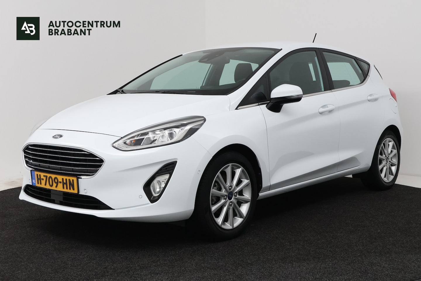 Ford Fiesta - 1.0 EcoBoost Titanium (STOEL/STUUR VERWARMING, CAMERA, TREKHAAK, CRUISE ADAPTIEF) - AutoWereld.nl