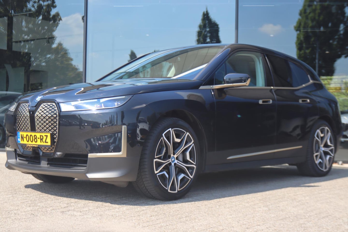 BMW iX - XDRIVE HIGH EXECUTIVE 77KWH SOH 99.4% | CARPLAY | HUD | ACC | MASSAGE | 360 CAMERA | KEY-L - AutoWereld.nl