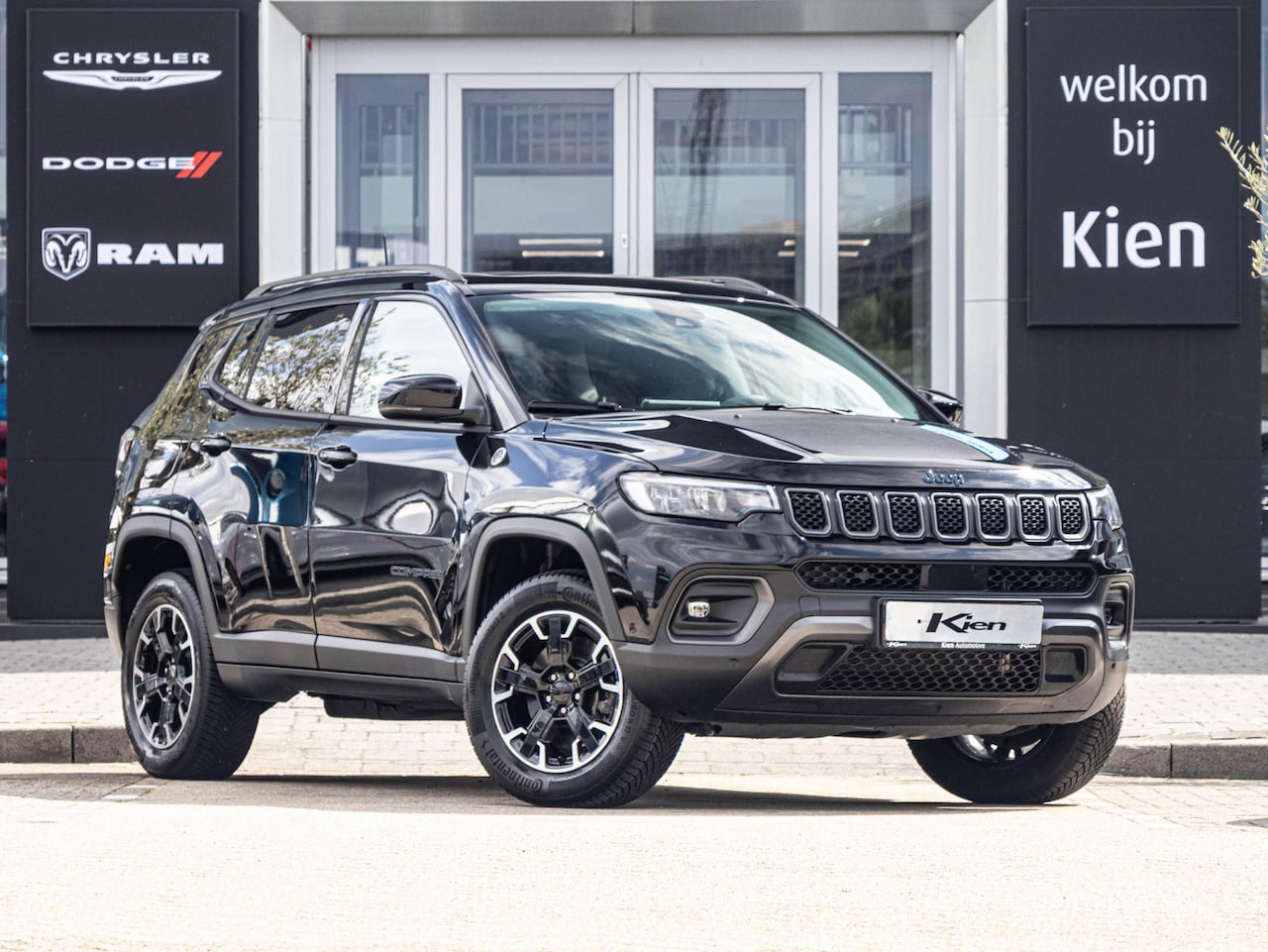 Jeep Compass - 4xe 240 Plug-in Hybrid Electric Trailhawk | Panorama dak | Elektrische Achterklep | Adapti - AutoWereld.nl