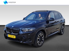 BMW iX3 - Executive 80 kWh || SoH 99% | Achteruitrij assistent | Achteruitrijcamera | Apple Carplay/