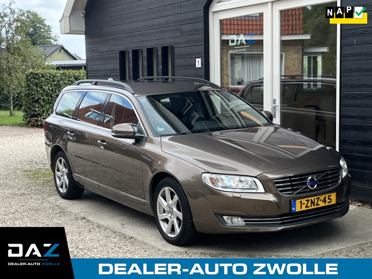 Volvo V70 - 1.6 T4 Nordic+ Aut/Ecc/Leer/Navi/Trekhaak - AutoWereld.nl