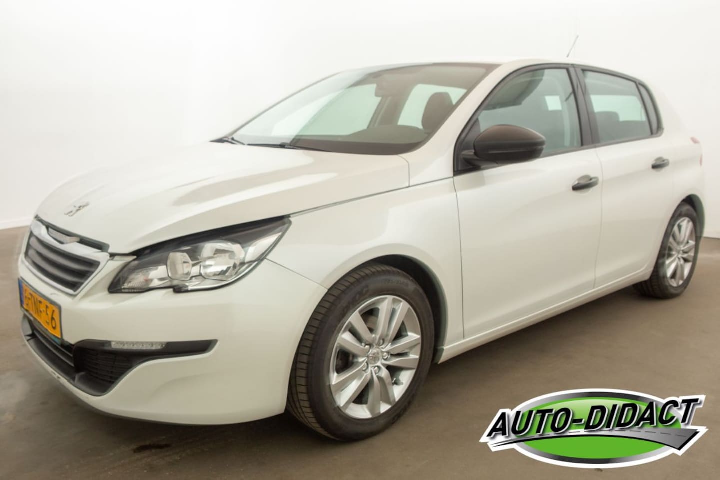 Peugeot 308 - 1.2 VTi Airco Blue Lease - AutoWereld.nl