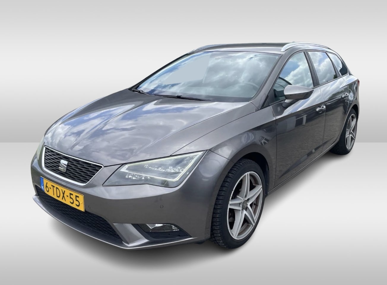 SEAT Leon ST - 1.2 TSI Style First Edition / Leer&Alcantara / Navigatie / Parkeerhulp V+A / 17'' / Sports - AutoWereld.nl