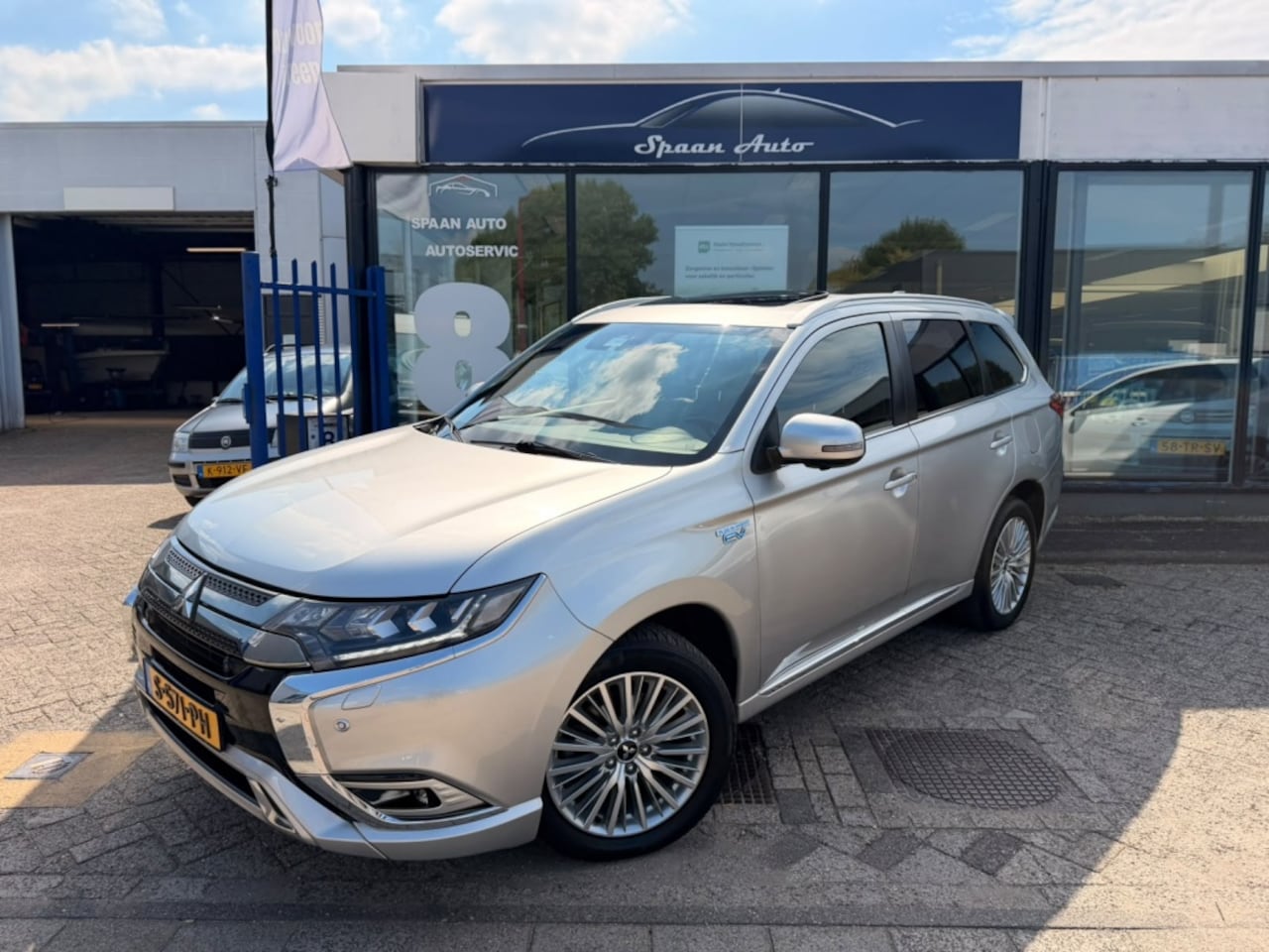 Mitsubishi Outlander - 2.4 PHEV Intense+ 2.4 PHEV Intense+ - AutoWereld.nl
