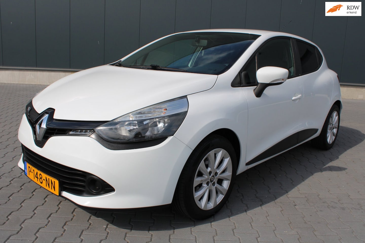 Renault Clio - 1.2 16V 5 DEURS NIEUWE APK - AutoWereld.nl