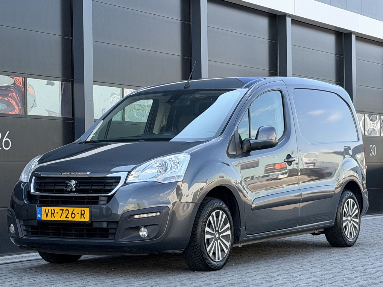Peugeot Partner - 1.6 BlueHDi Navi Clima 3-PERS Euro-6 - AutoWereld.nl