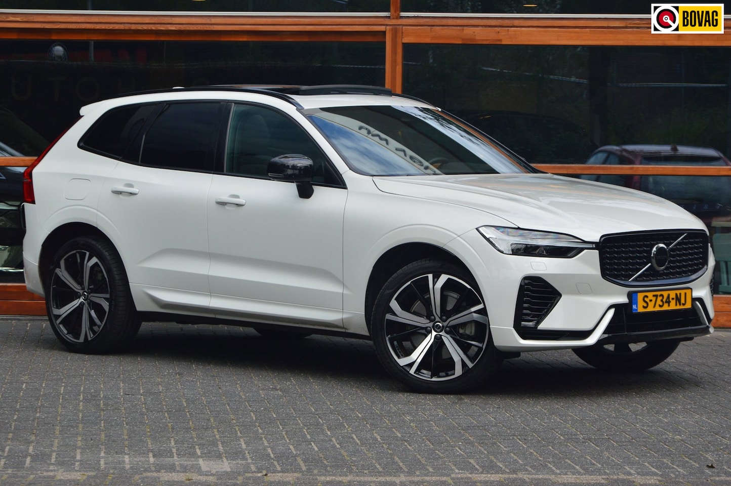 Volvo XC60 - T6 Hybrid AWD Plus Dark | Head-Up display | Panoramadak | Harman/Kardon | Camera | Stoel + - AutoWereld.nl