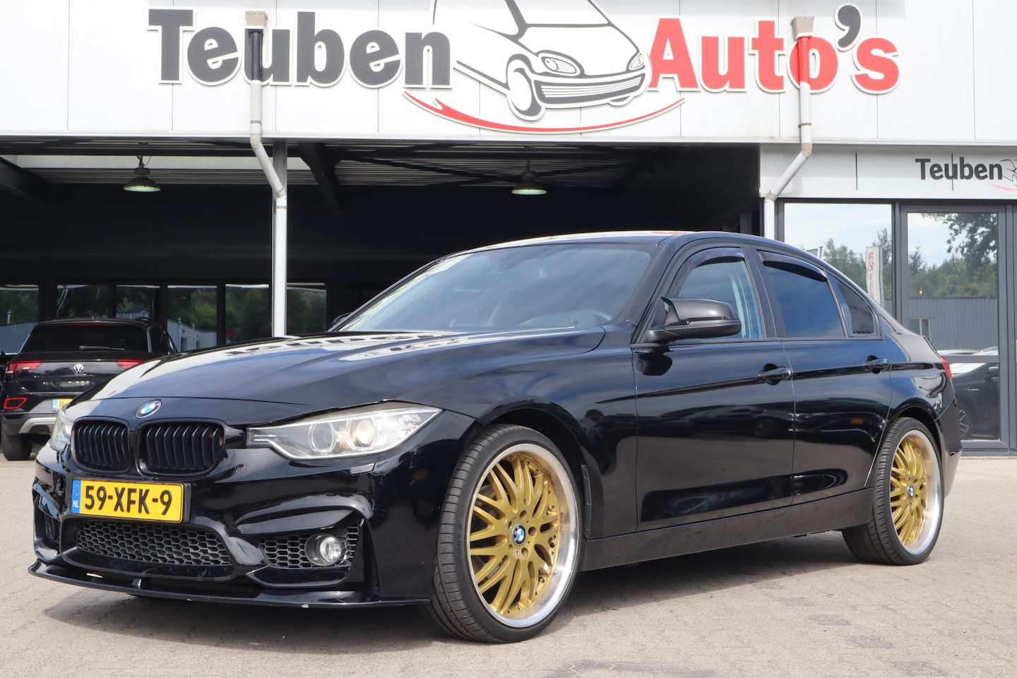 BMW 3-serie - 320i High Executive | Automaat | Xenon | Trekhaak | Div opties | Zie foto's! - AutoWereld.nl
