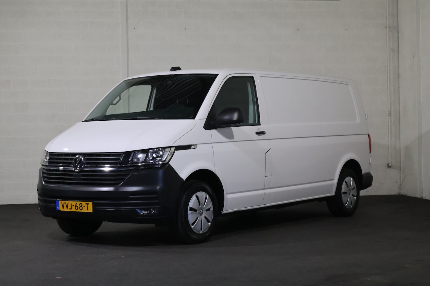 Volkswagen Transporter - 2.0 TDI L2 H1 Airco (Wordt verwacht) - AutoWereld.nl