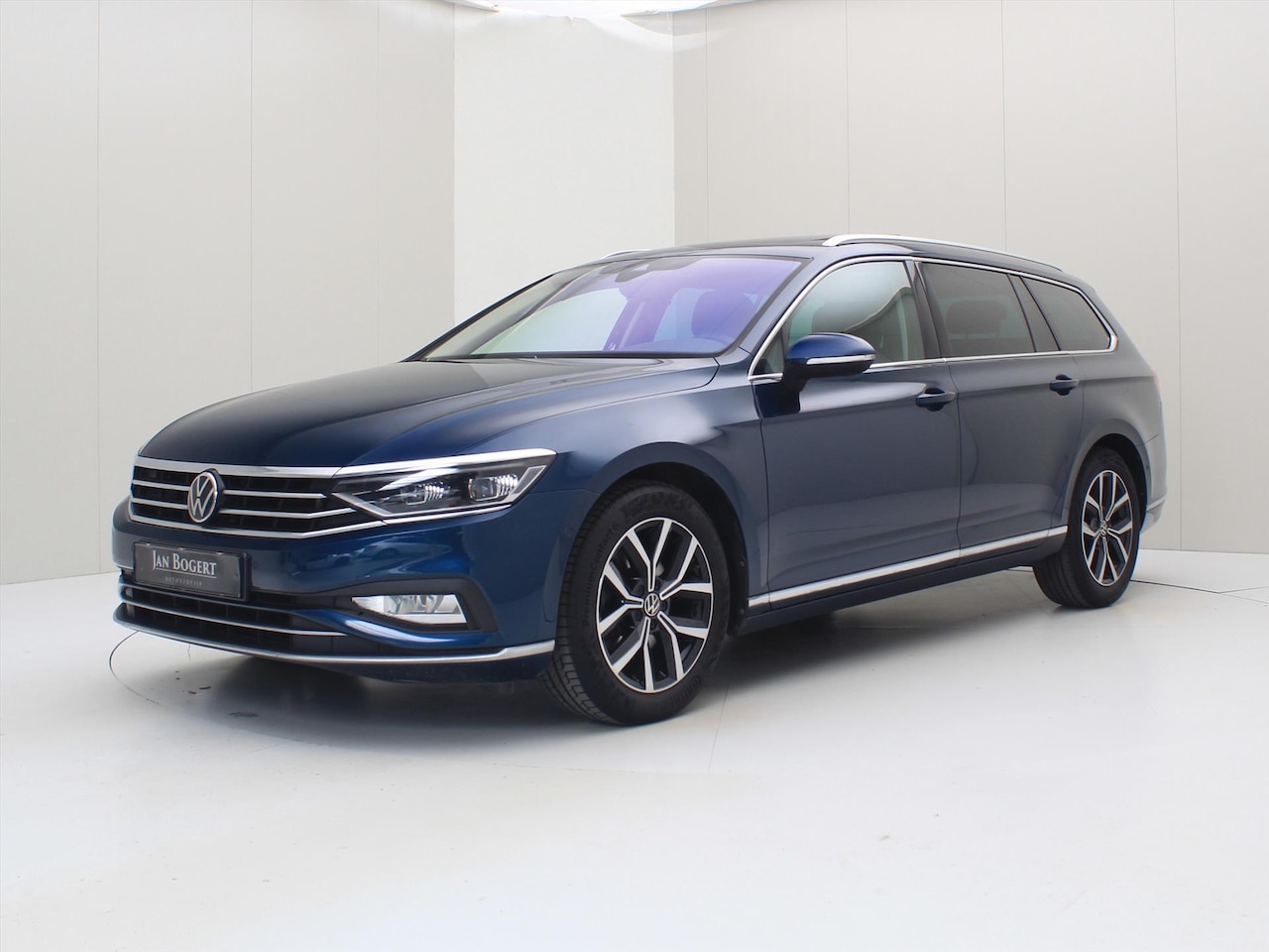Volkswagen Passat Variant - 1.5 TSI 150pk DSG7 Elegance Business [ PANODAK+TREKHAAK+ACC+CAMERA+CLIMAAT+PDC+NAVIGATIE ] - AutoWereld.nl