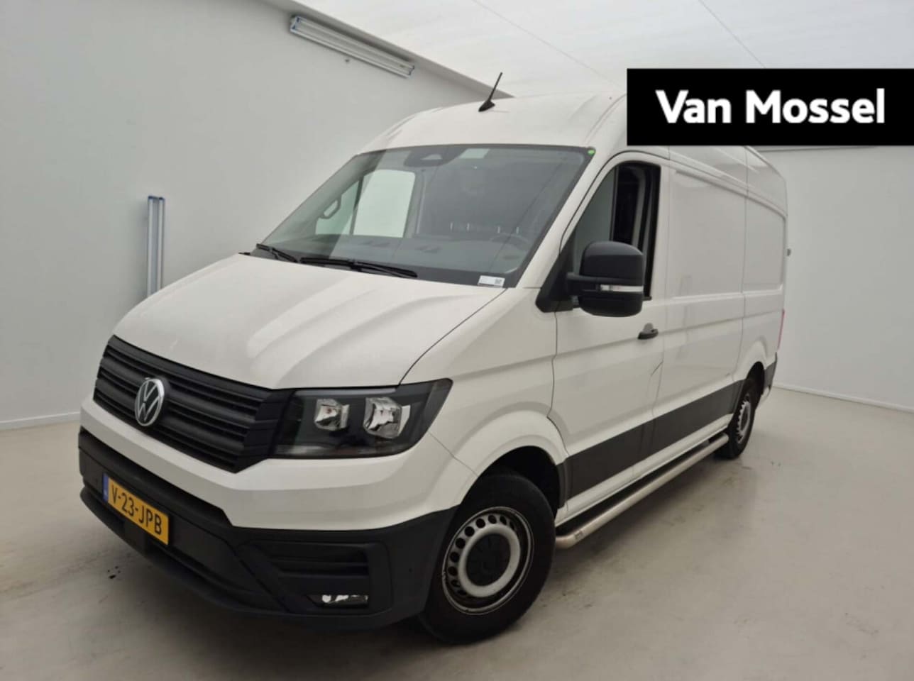 Volkswagen Crafter - 2.0 TDI L3H3 Highline 140PK | Automaat | Trekhaak | Navigatie | Cruise Control | Multifunc - AutoWereld.nl