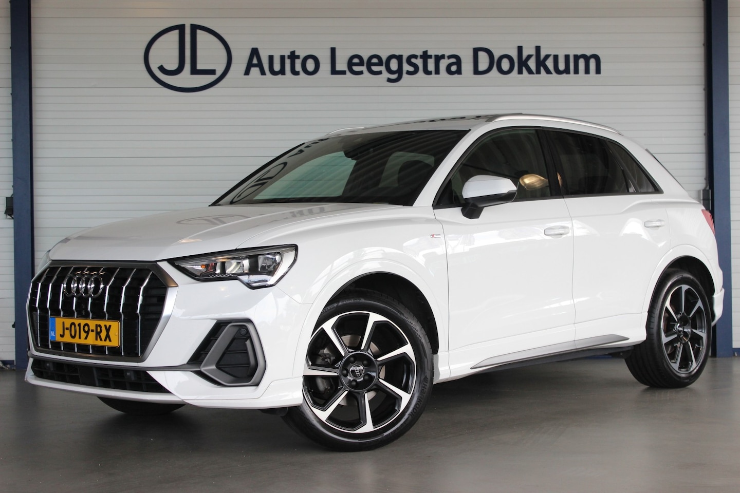 Audi Q3 - 35 TFSI S-Line Edition Trekhaak | Pano | Carplay | LED | Privacy glass | Sportstoelen | Bl - AutoWereld.nl