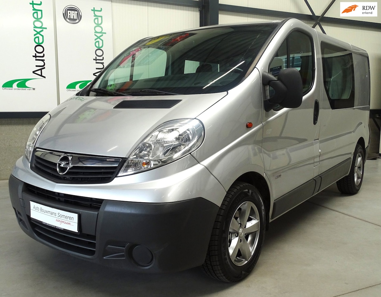 Opel Vivaro - 2.5 CDTI L1H1 DC-145 PK !! - TH/PARK. SENSOREN/AIRCO/BT/ ZEER MOOI !! - AutoWereld.nl