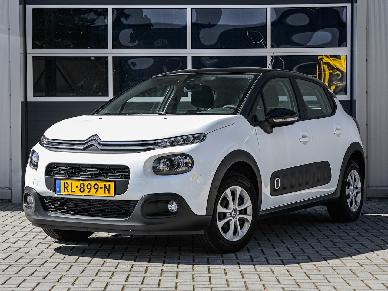 Citroën C3 - 1.2 PureTech Feel | 1ste eig. | Carplay | Navi | Climate control | Cruise control | PDC - AutoWereld.nl