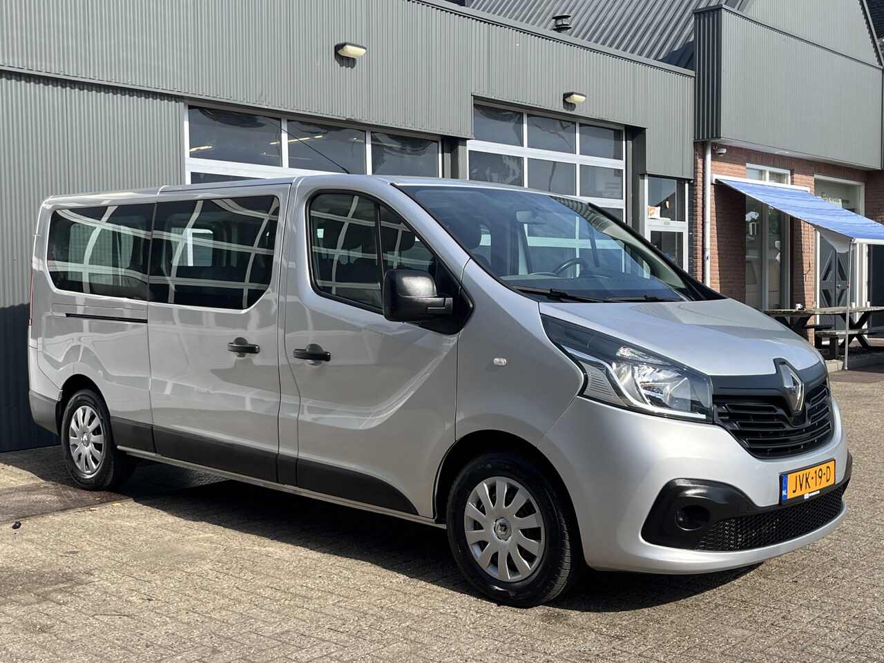 Renault Trafic Passenger - 9-Persoons 1.6 dCi Euro 6 Airco Cruise control Navigatie Multimedia voorbereiding Bluetoot - AutoWereld.nl
