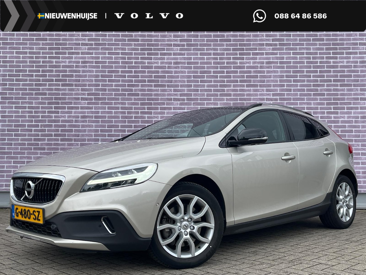 Volvo V40 Cross Country - 1.5 T3 Polar+ Luxury | Trekhaak | Adaptieve cruise control | Hartman/Kardon | Panorama dak - AutoWereld.nl