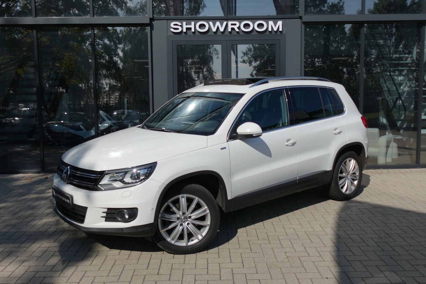 Volkswagen Tiguan - 2.0 TDI Track&Field 4Motion PANO TREKHAAK NAVI - AutoWereld.nl
