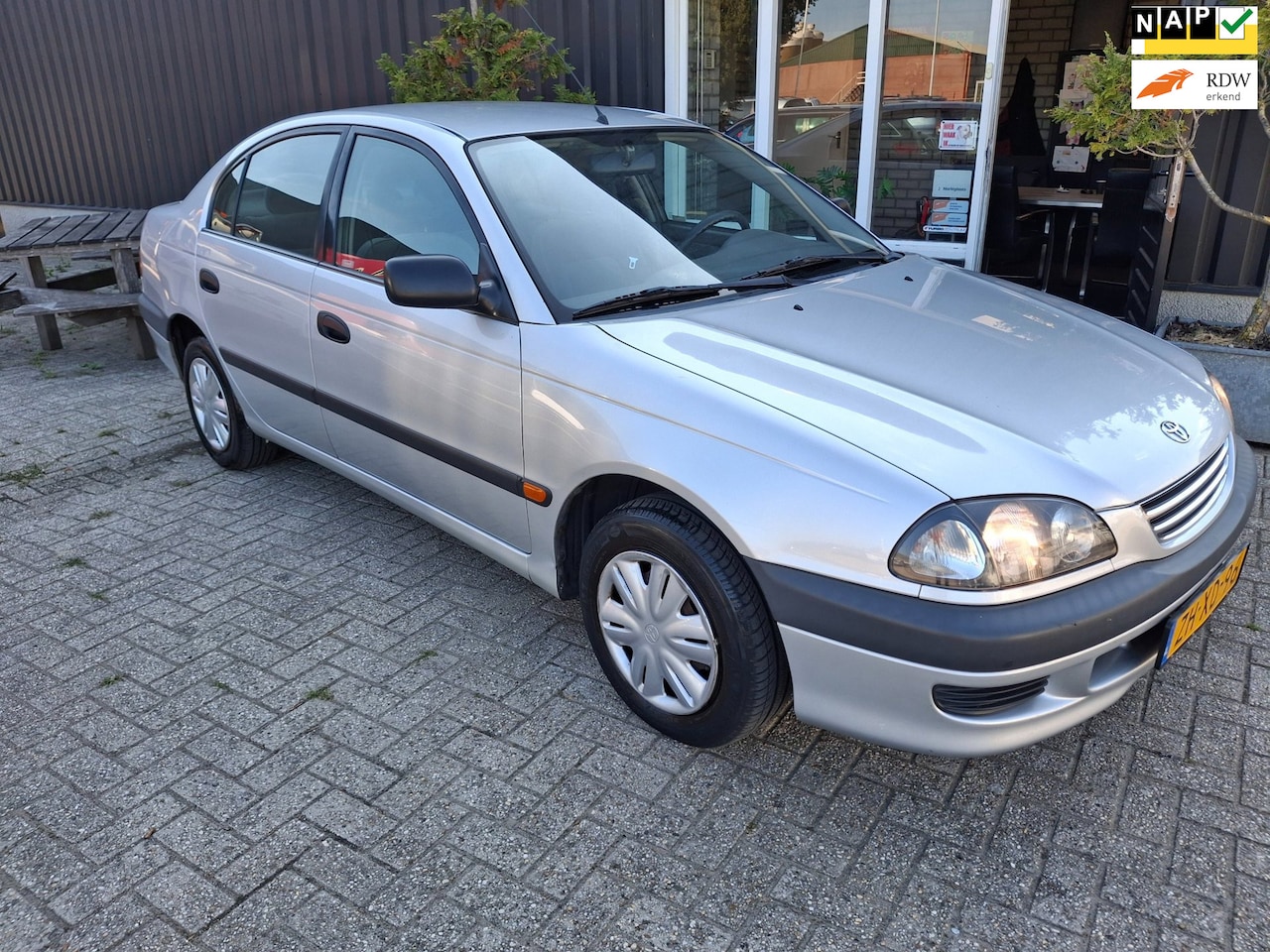 Toyota Avensis - 1.6 Terra ** AIRCO ** - AutoWereld.nl