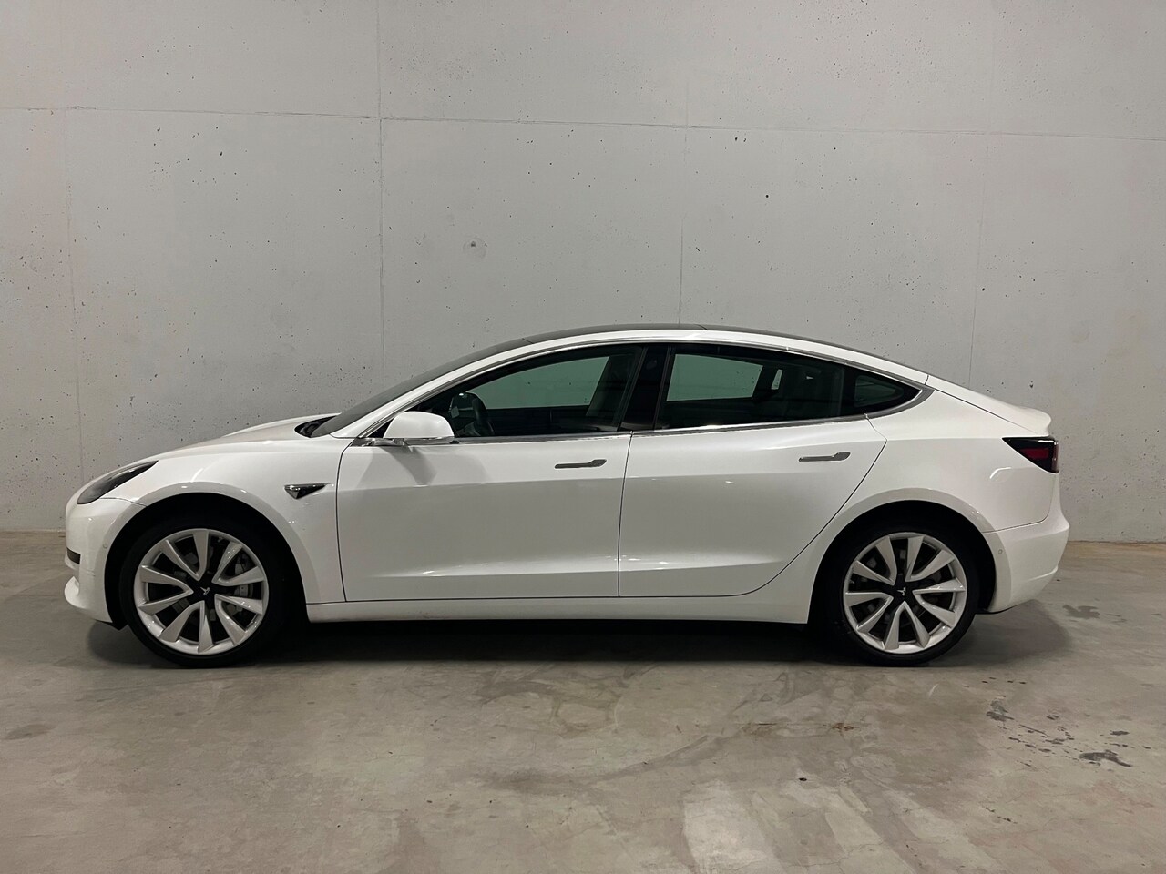 Tesla Model 3 - Standard RWD Plus 60 kWh BTW 21% 84% SOH - AutoWereld.nl