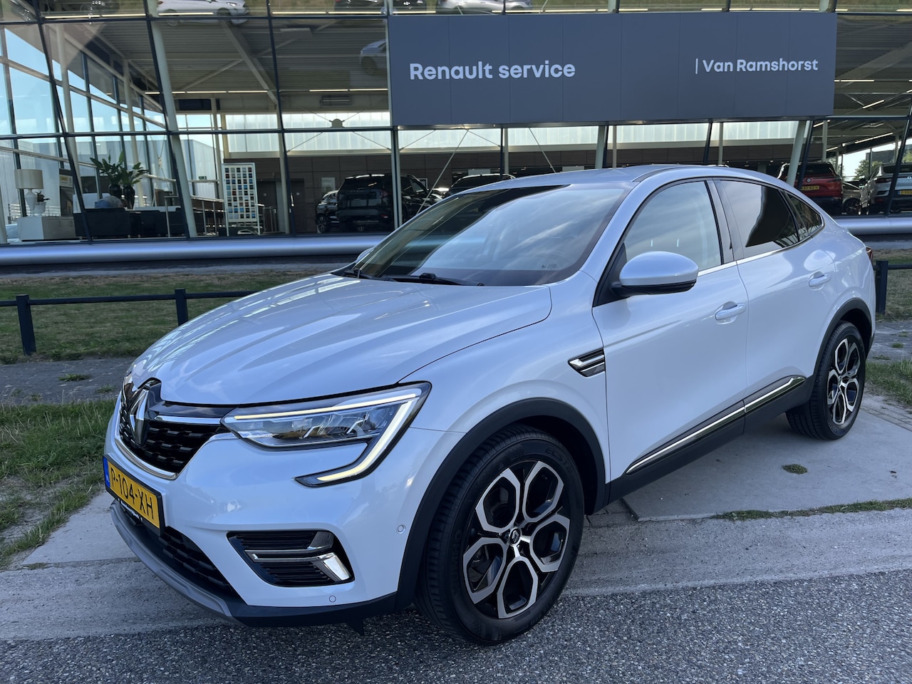 Renault Arkana - 1.6 E-Tech Hybrid 145 PK Intens / Camera / Dode hoek / Parkeerhulp V+A / LMV / - AutoWereld.nl