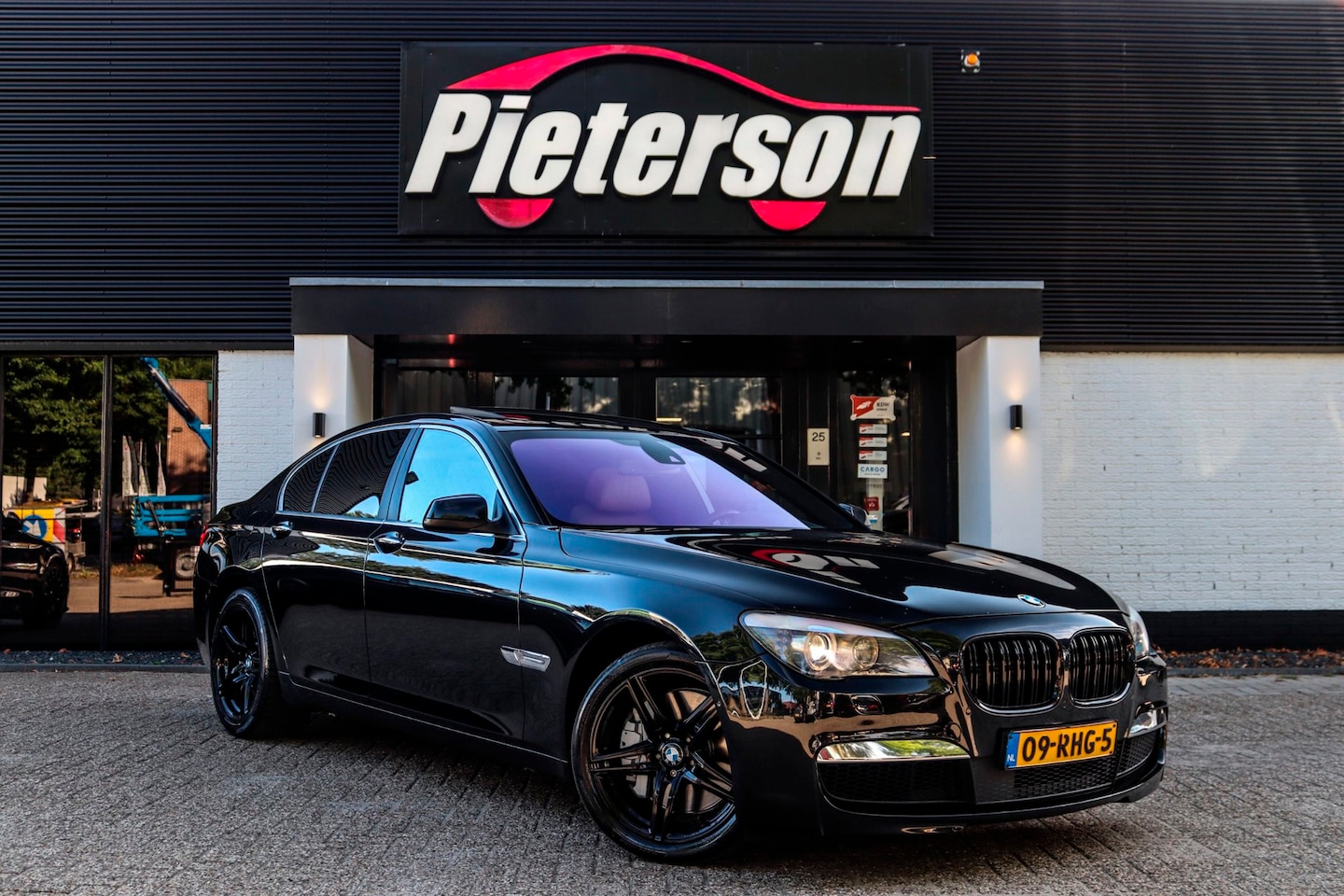 BMW 7-serie - 750i M-Pakket PANO NAP SOFTCLOSE HUD 360 CAMERA - AutoWereld.nl