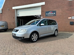 Volkswagen Touran - 1.6-16V FSI Highline | Automaat | Cruisecontrol | Stoelverwarming