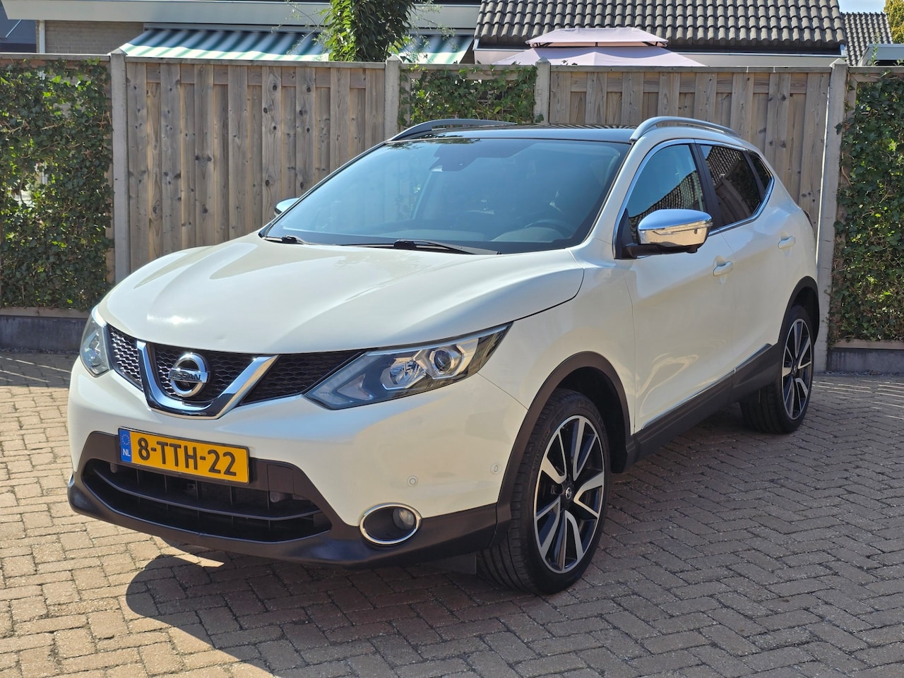 Nissan Qashqai - 1.2 Tekna CAM,PANO,TRH,PDC,LMV. - AutoWereld.nl