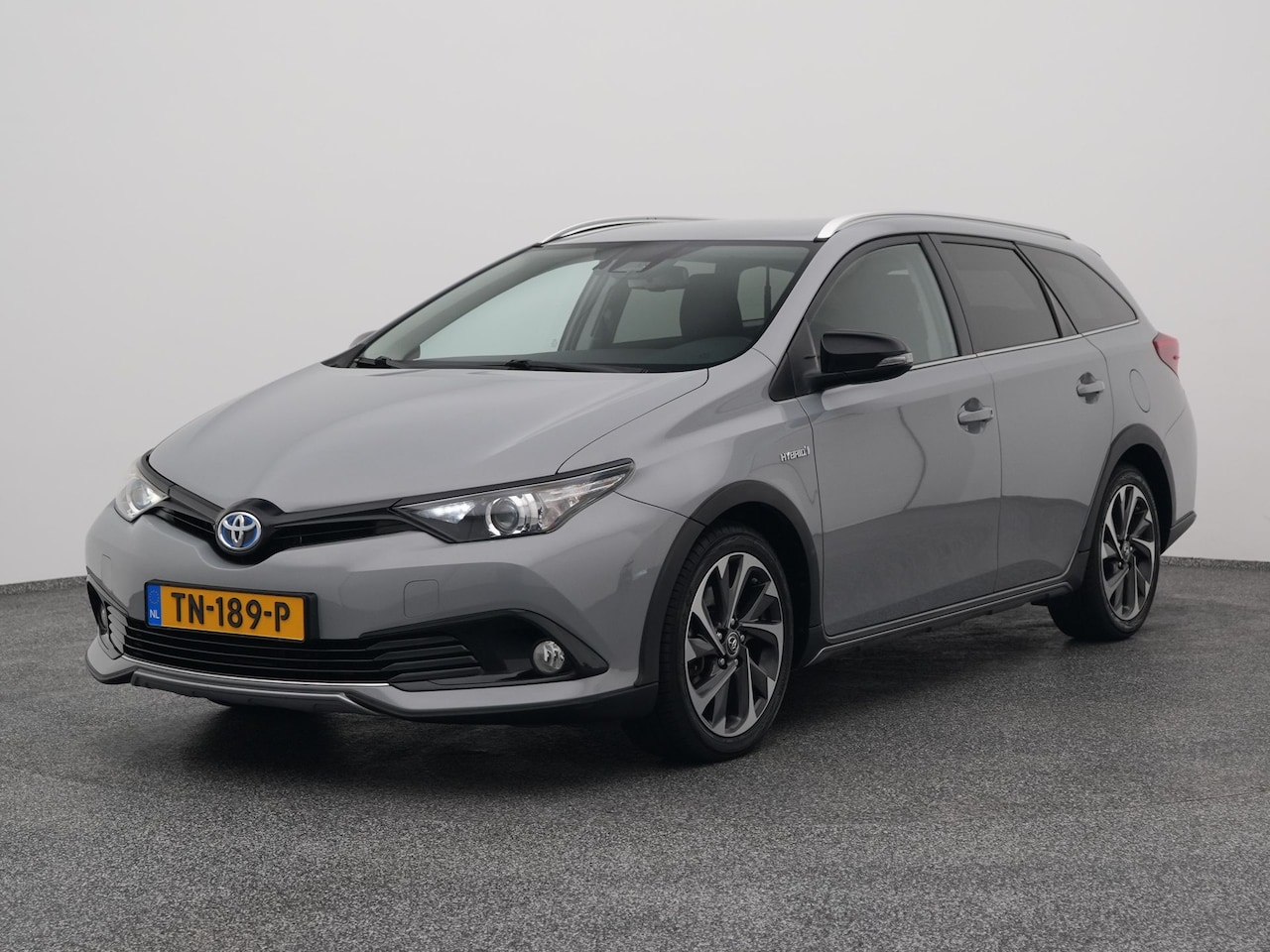 Toyota Auris Touring Sports - 1.8 Hybrid Touring Sports Executive | CAMERA | KEYLESS | STOELVERW. - AutoWereld.nl