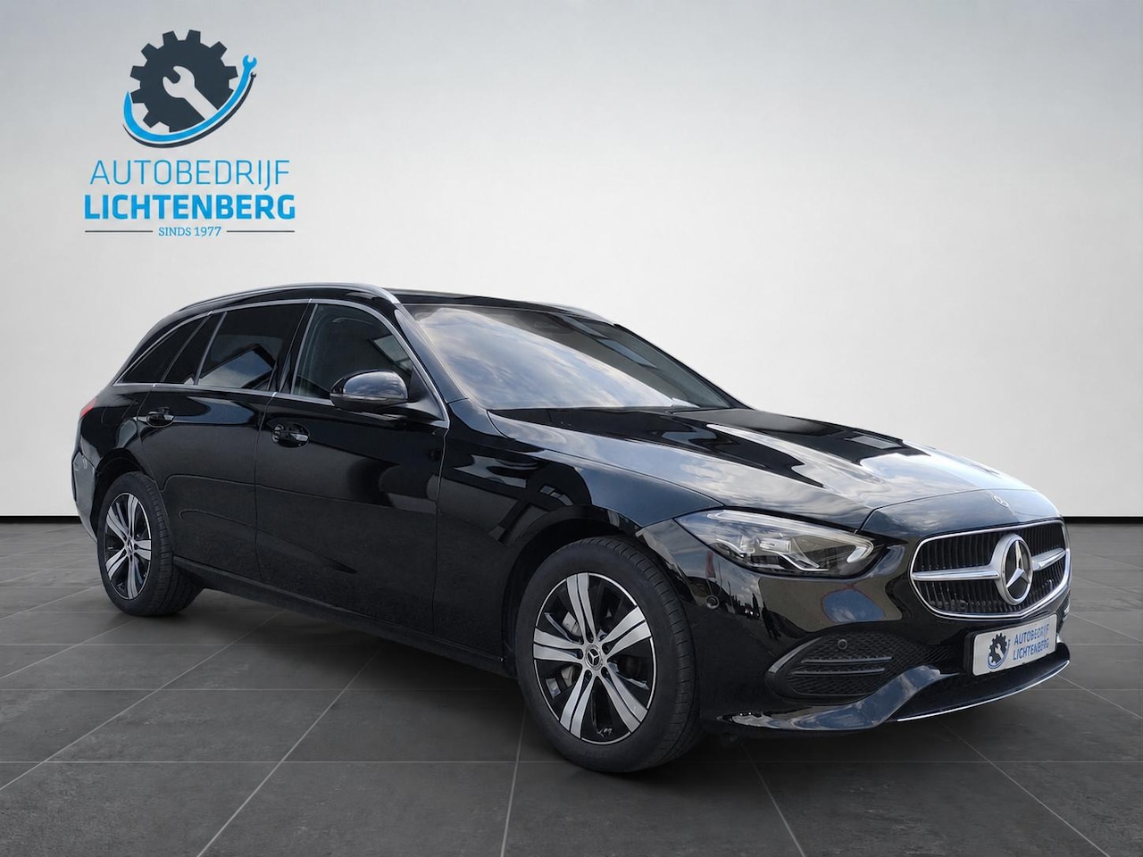 Mercedes-Benz C-klasse - 300 e Luxury Line ACC / MBUX Navi / Camera / Dodehoek / Comfortstoelen / Sound System - AutoWereld.nl
