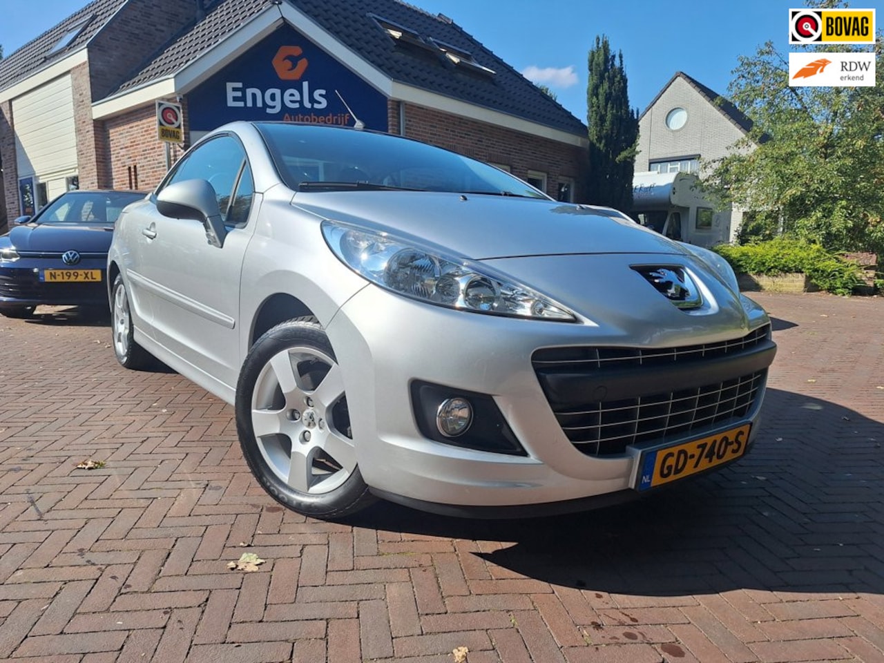 Peugeot 207 CC - 1.6 VTi Noir & Blanc TREKHAAK LAGE KM STAND - AutoWereld.nl
