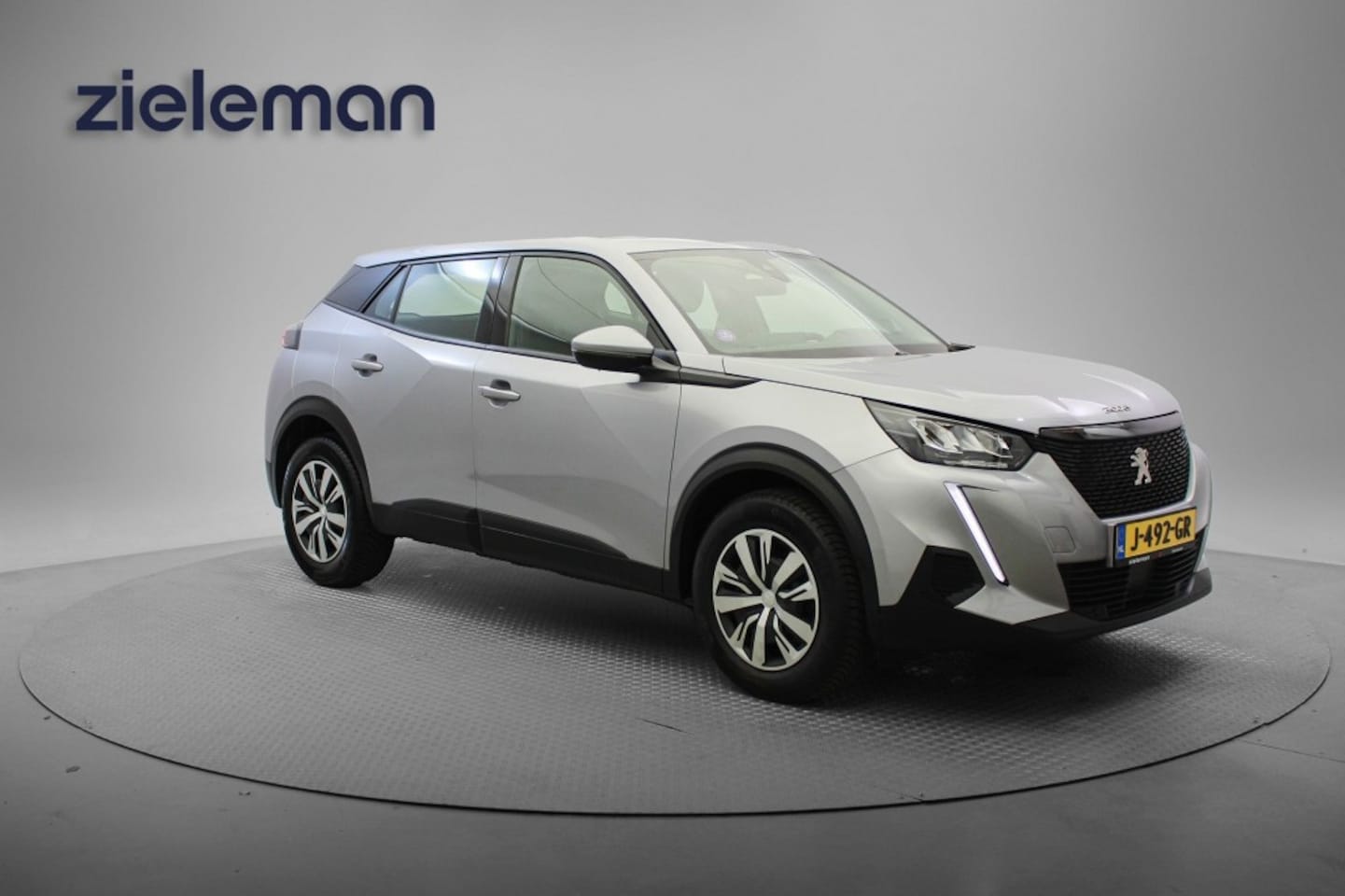 Peugeot 2008 - 1.2 PureTech Active - Carplay, Navi, Cruise, Trekhaak - AutoWereld.nl