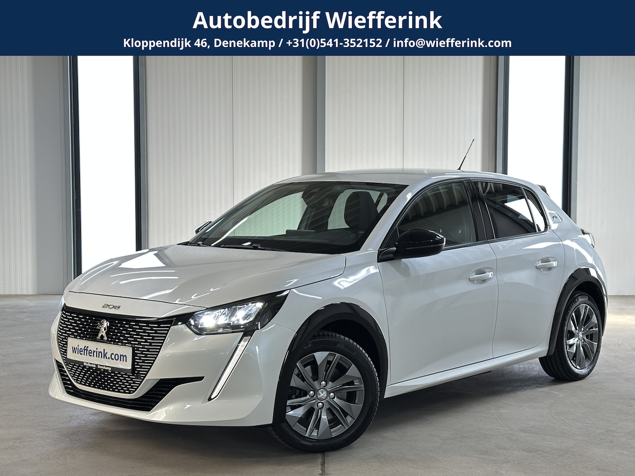 Peugeot e-208 - EV Allure Pack 50 kWh | Stoelverwarming | Navi | Camera | Parelmoerwit - AutoWereld.nl