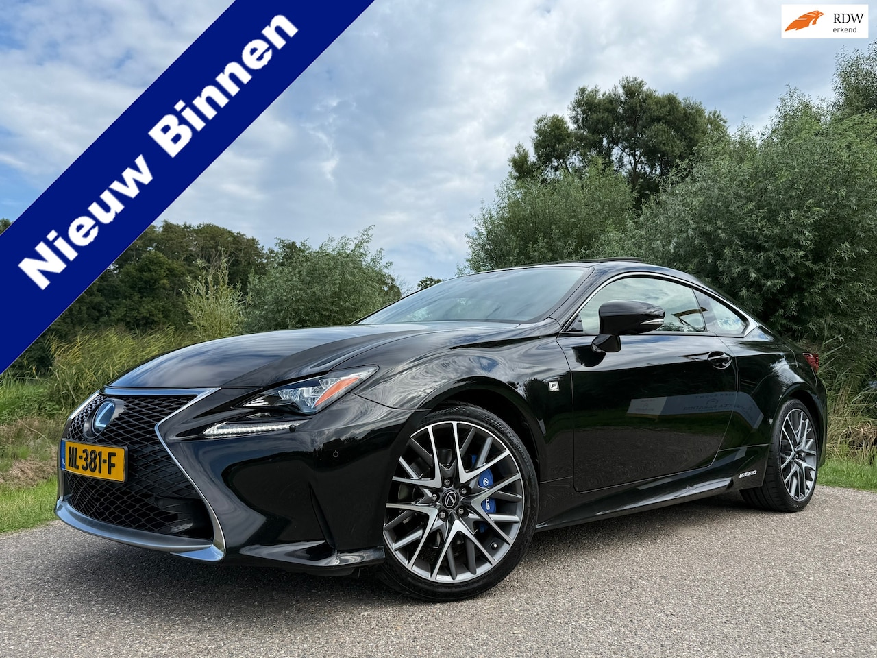 Lexus RC - 300h F SPORT Line Automaat | Schuif-/Kanteldak | 19" Velgen | Leder | Camera | Stoelverkoe - AutoWereld.nl