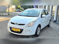 Hyundai i20 - Hyundai*nap*apk 1.2i i-Drive*1e eig*apk*airco*rijd rem schakel goed*goed onderhoud*inruil