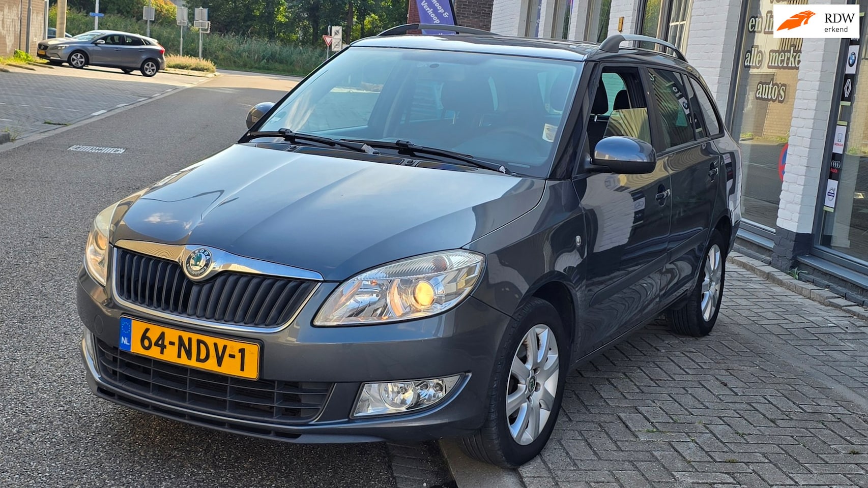 Skoda Fabia Combi - 1.2 TSI Ambition*1e eig*niuwe apk*airco ijs*nap*trekhaak*rijdd zeer goed*inruil mog!!! - AutoWereld.nl