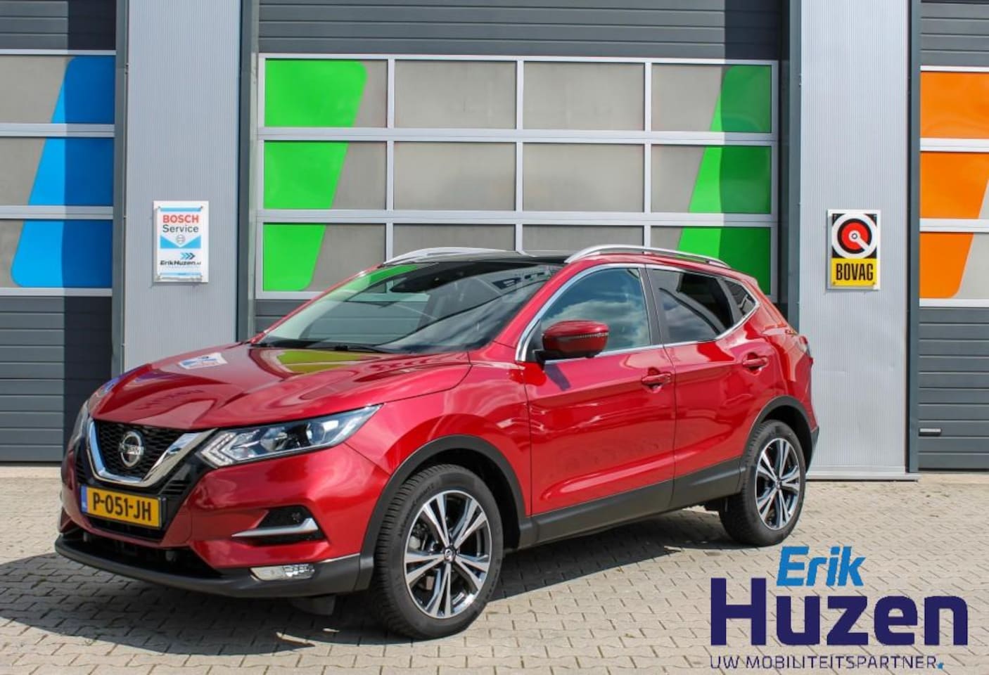 Nissan Qashqai - 1.3 DIG-T TEKNA + / Panorama / Camera / All season / Rijklaar! / Keyless - AutoWereld.nl