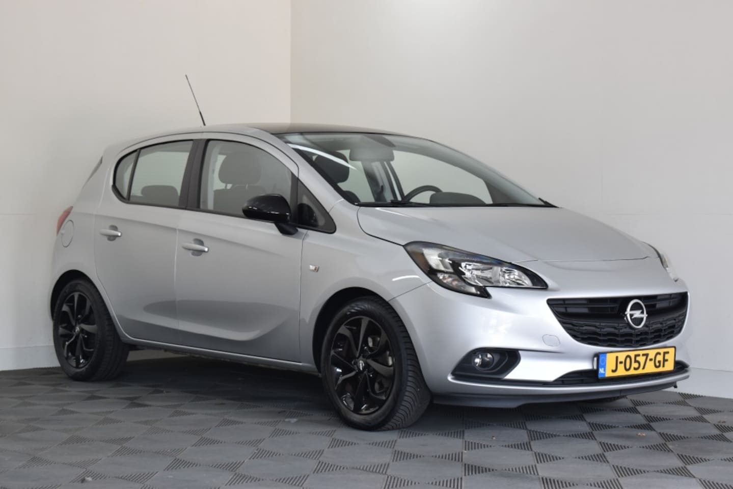 Opel Corsa-e - 1.4 90PK BLACK EDITION - AutoWereld.nl