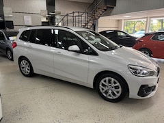 BMW 2-Serie - 216I HIGH EXEC. / Climatronic / Cruise / Afn. Trekh. / Navi / Camera