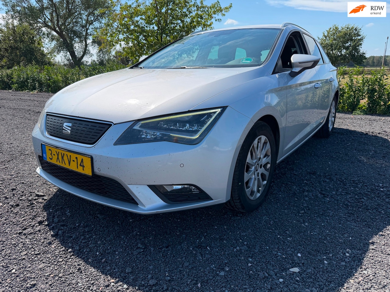 SEAT Leon ST - 1.6 TDI Style Business Ecomotive schade linker scherm - AutoWereld.nl
