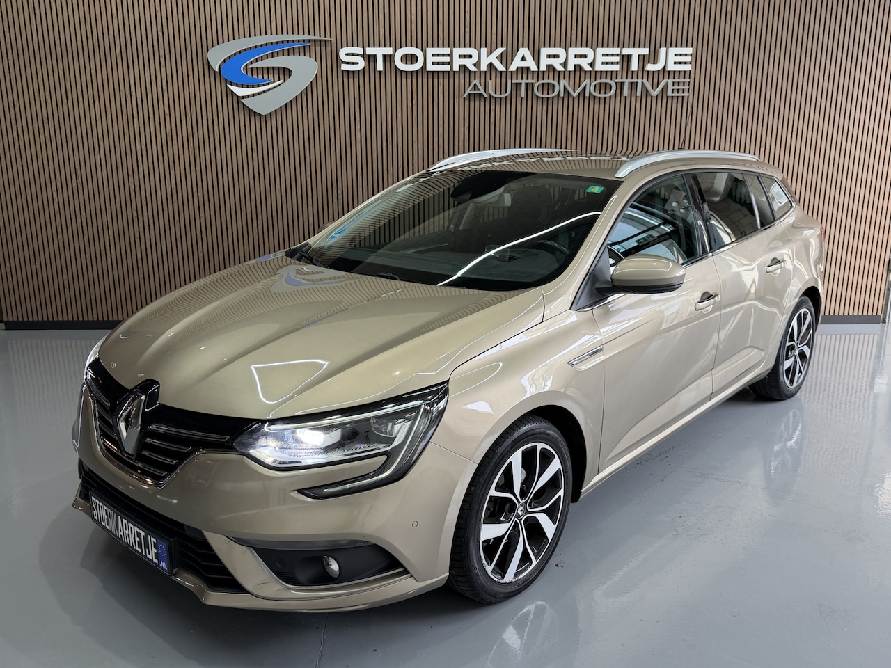 Renault Mégane Estate - 1.3 TCe 130pk Bose | Groot Navi | Camera | Led | Cruise control | Carplay | Trekhaak 100% - AutoWereld.nl