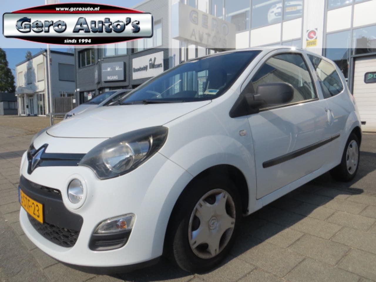 Renault Twingo - 1.2 16V Parisienne airco elec ramen cr control - AutoWereld.nl