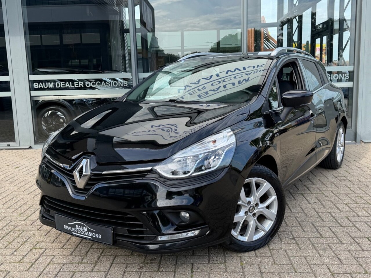 Renault Clio - 0.9 TCE LIMITED NAVI AIRCO PDC LMV - AutoWereld.nl