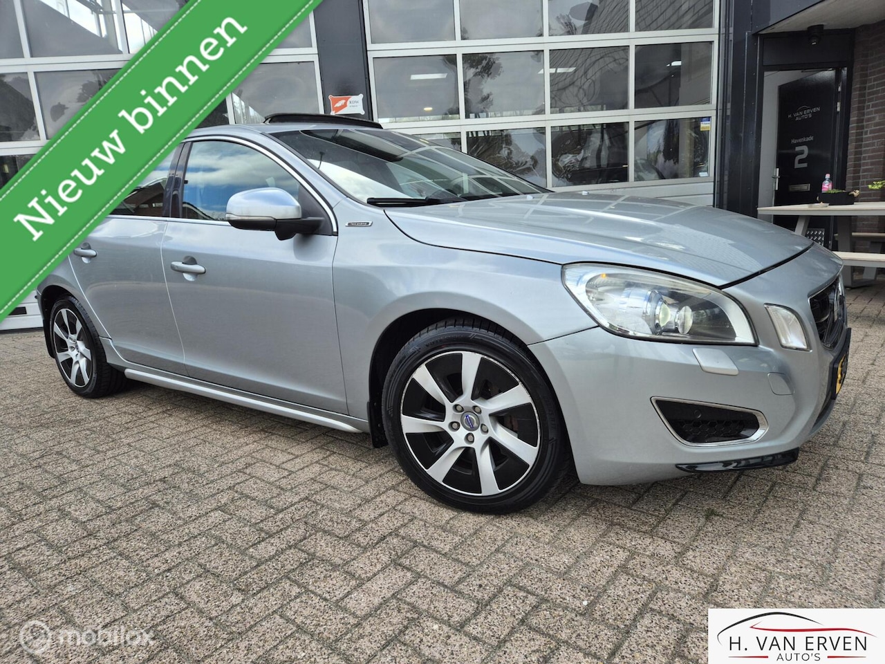 Volvo V60 - 2.4 D6 AWD Plug-In Hybrid Summum 2.4 D6 AWD Plug-In Hybrid SUMMUM - AutoWereld.nl