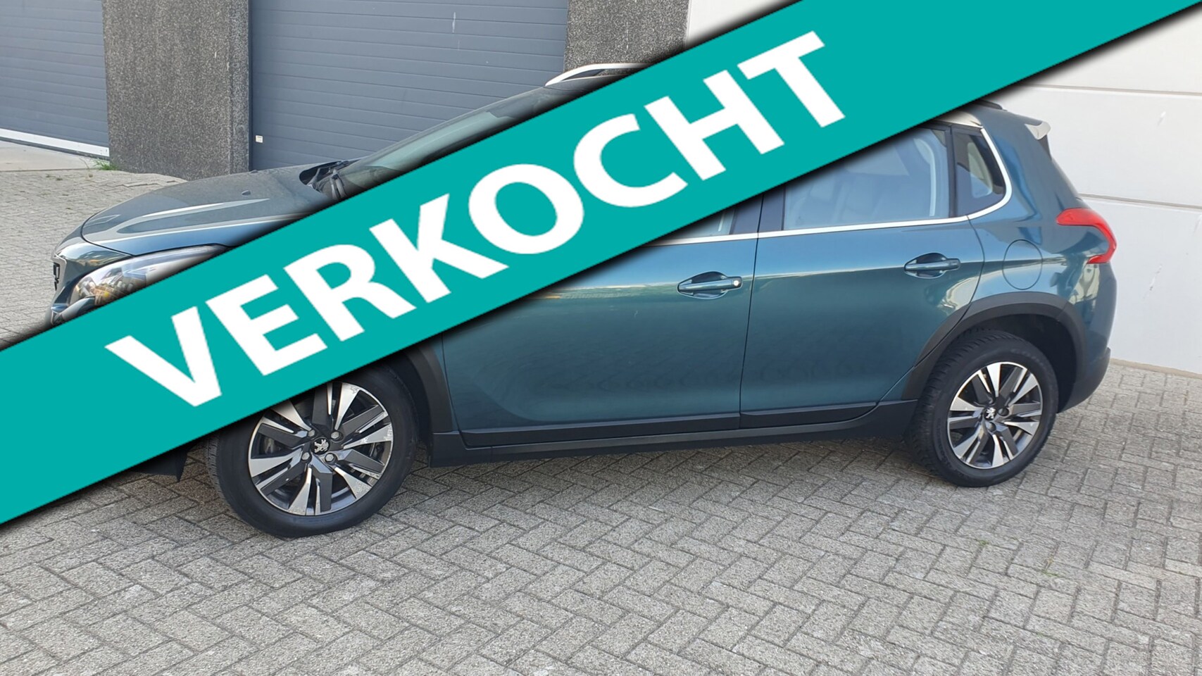 Peugeot 2008 - 1.2 PureTech Allure AUTOMAAT camera NAVI - AutoWereld.nl