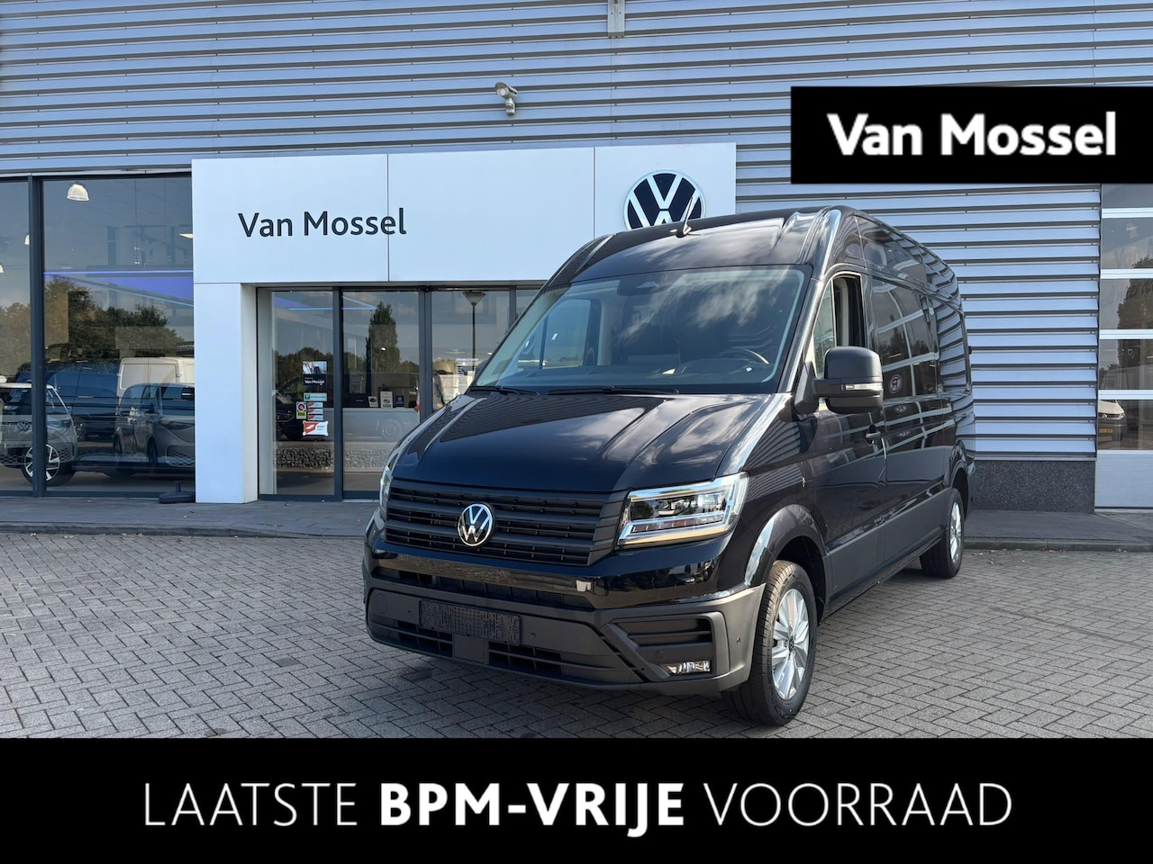 Volkswagen Crafter - 35 2.0 TDI L3H3 Exclusive 140PK | Airco | Trekhaak | Navigatiesysteem met draadloos Apple - AutoWereld.nl