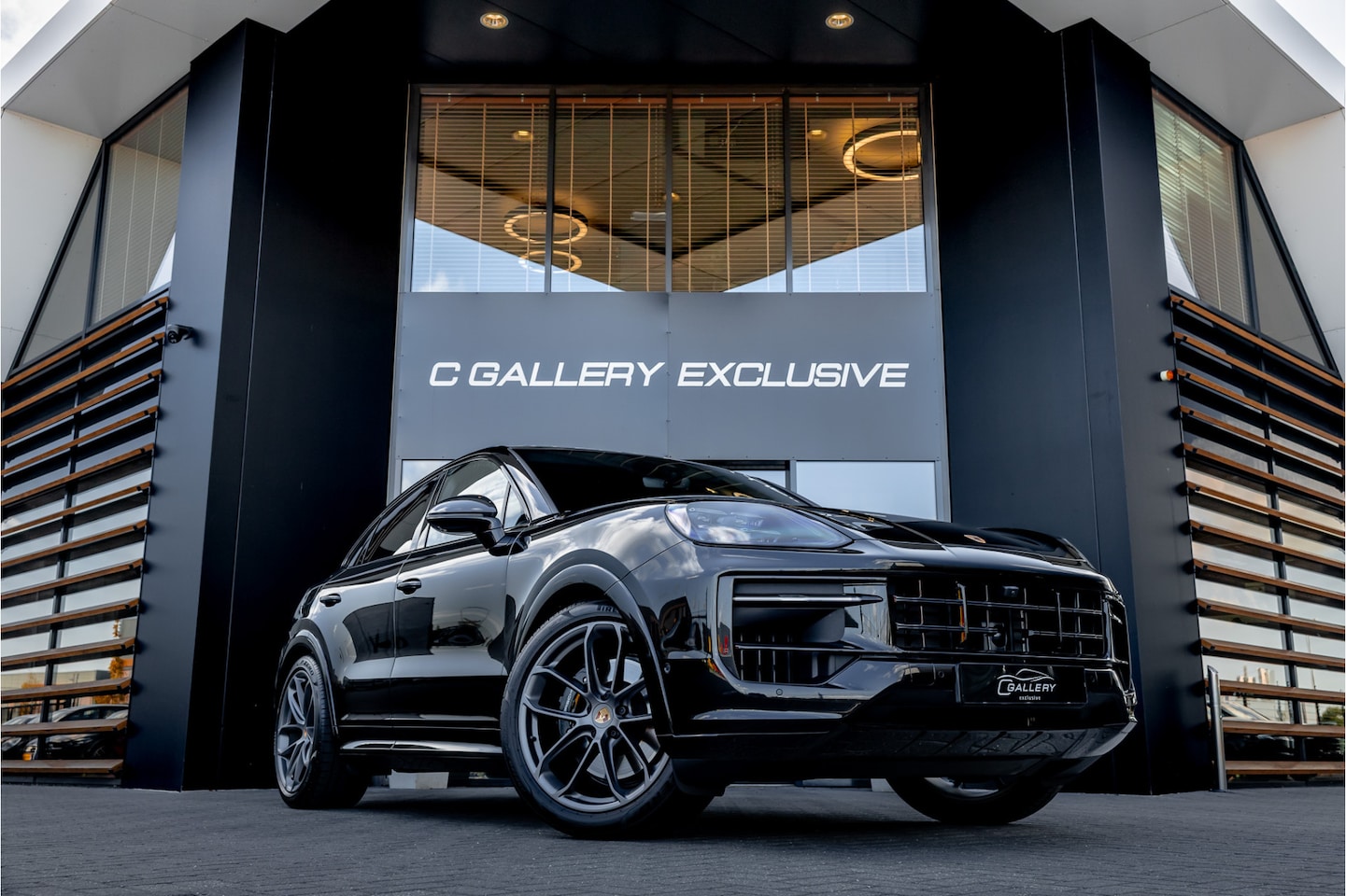 Porsche Cayenne Coupé - 3.0 E-Hybrid Black Edition - Origineel NL | Sport Chrono + | Achterasbesturing | Passenger - AutoWereld.nl