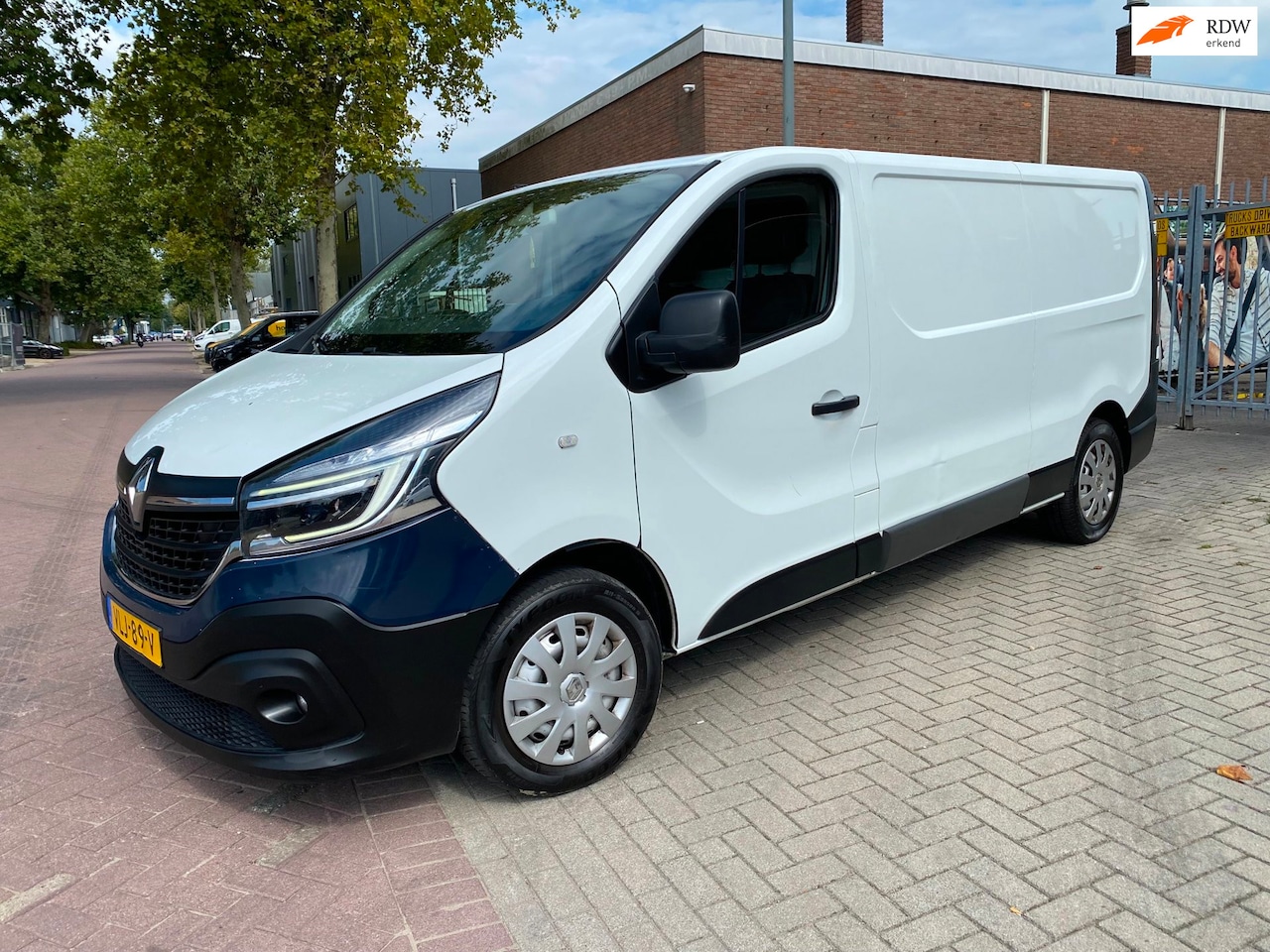 Renault Trafic - 2.0 dCi 120 T29 L2H1 / 2019 / Airco / Cruise Control / Airbag / Navigatie / PDC / 88KW=120 - AutoWereld.nl