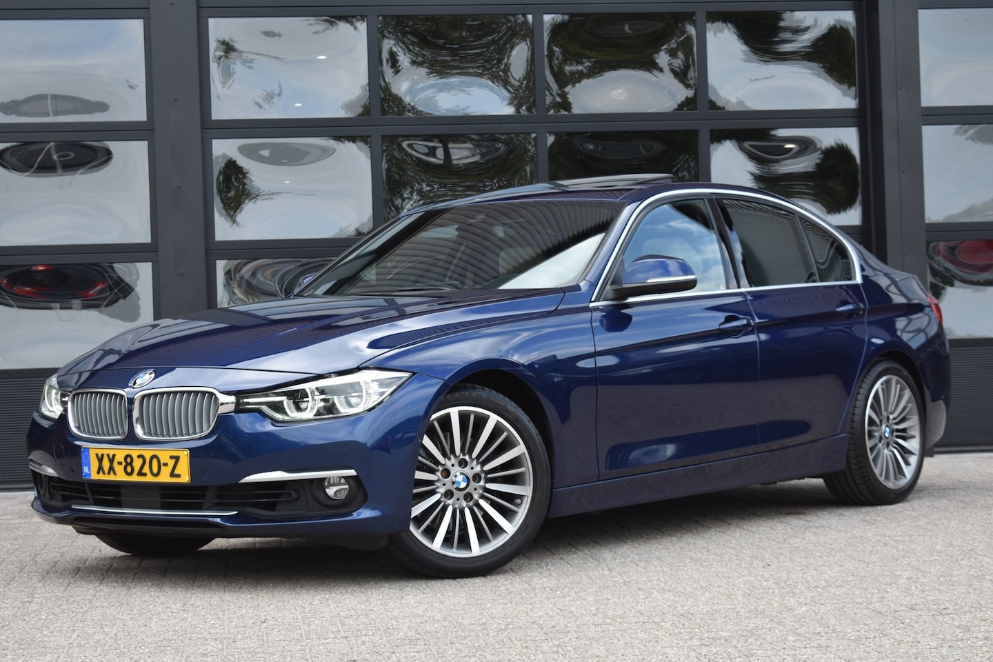 BMW 3-serie - 330i Luxury Edition '19 LED Leder Individual Navi Clima Cruise - AutoWereld.nl