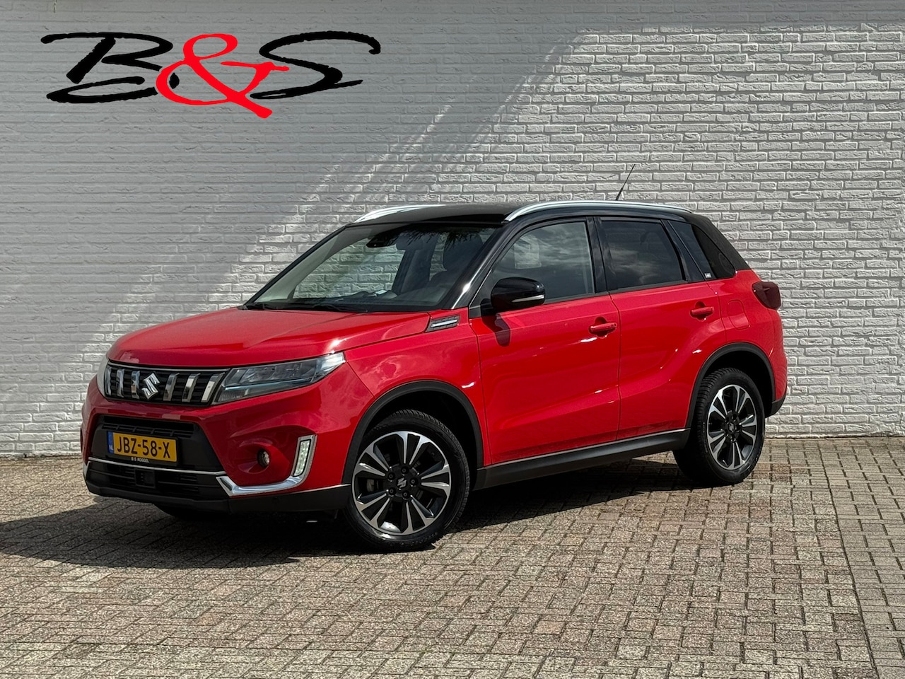 Suzuki Vitara - 1.4 Boosterjet AllGrip Adaptive cruise Climate control Panoramadak Apple / Android Navigat - AutoWereld.nl