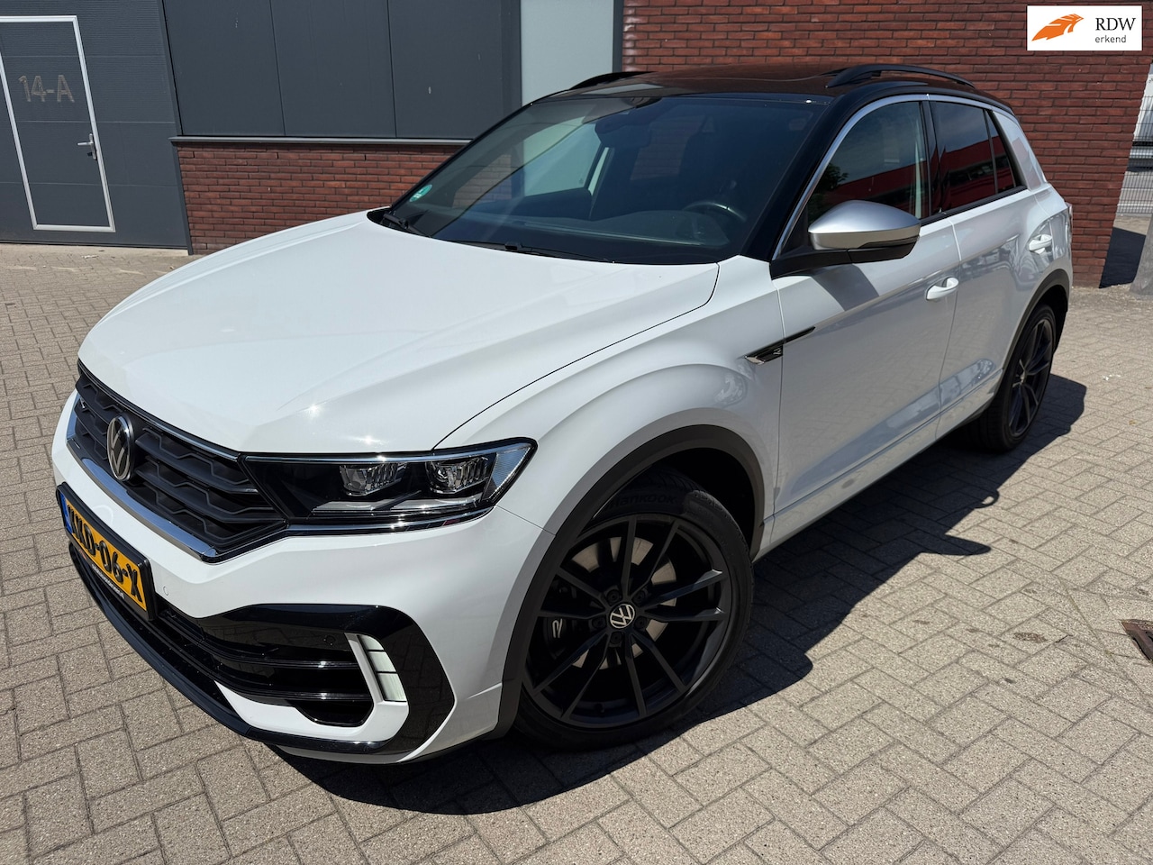 Volkswagen T-Roc - 2.0 TSI 4Motion R/2021/40.000KM!/PANORMADAK/VIRTUAL COCKPIT/CAMERA/DYNAUDIO/ALCANTARA/NIEU - AutoWereld.nl